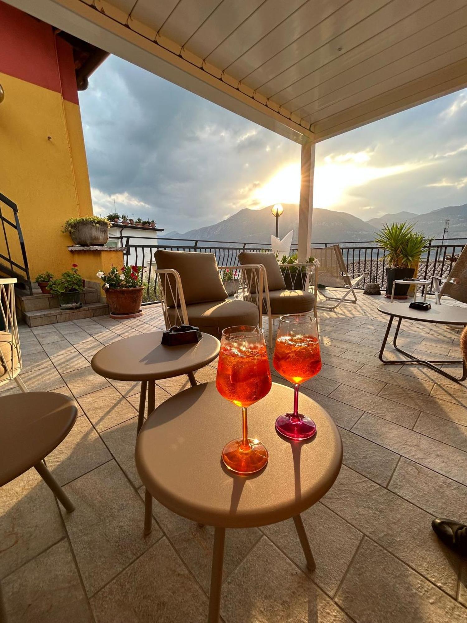 Hotel Pace Brenzone sul Garda Exteriör bild